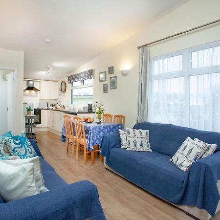Sunnydaze-Detached Chalet With 2 Bedrooms And 2 Bathrooms And Private Parking Outside Door 다트머스 외부 사진