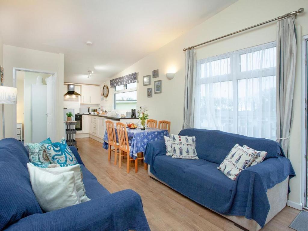 Sunnydaze-Detached Chalet With 2 Bedrooms And 2 Bathrooms And Private Parking Outside Door 다트머스 외부 사진