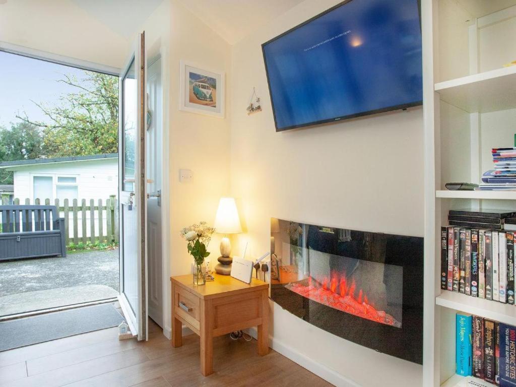 Sunnydaze-Detached Chalet With 2 Bedrooms And 2 Bathrooms And Private Parking Outside Door 다트머스 외부 사진