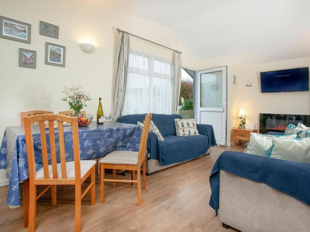 Sunnydaze-Detached Chalet With 2 Bedrooms And 2 Bathrooms And Private Parking Outside Door 다트머스 외부 사진